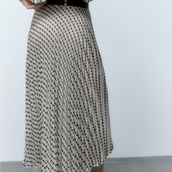New Zara midi skirt - Picture 3 of 6